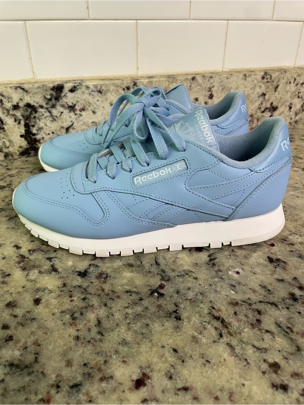 Reebok Women's Classic Leather sneakers in blue shoes size 8 walking y2k school